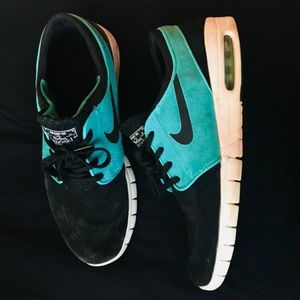 Blue Nike Janoski’s